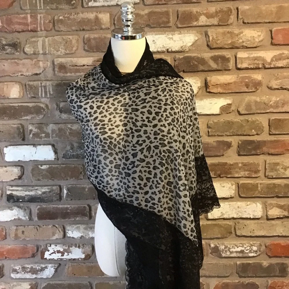 FIORE BY LA FIORENTINA Chic Black Lace and Leopard Print Scarf Wrap